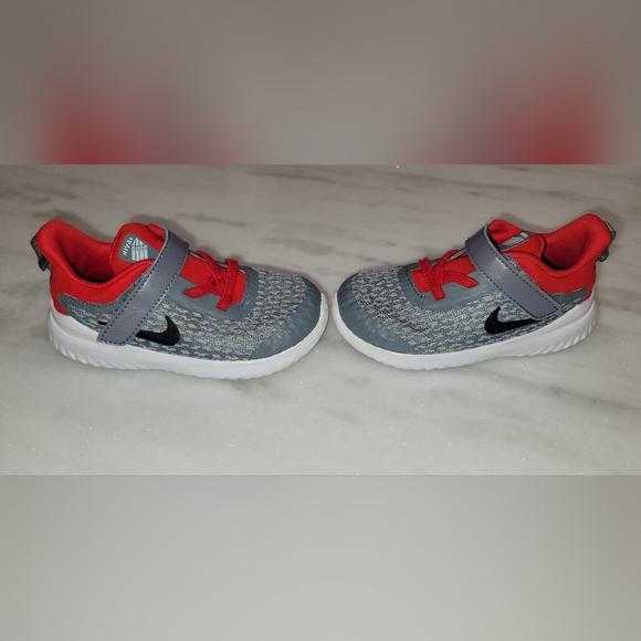 Nike Sneakers - Picture 2 of 4